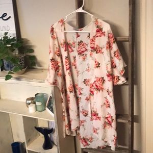 Charlottes Russe white floral kimono